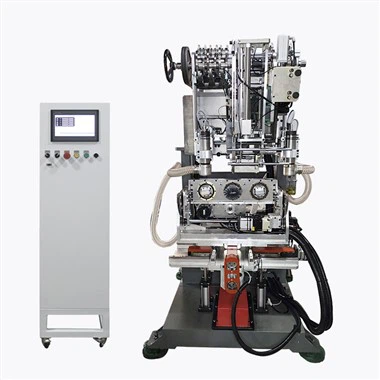 Készíthet-e háromtengelyes tuftingkefe-gép különböző formájú keféket?